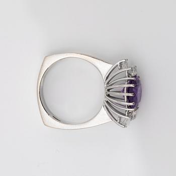 RING med ametist samt briljantslipade diamanter totalt ca 0.50 ct.