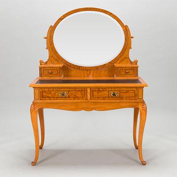An early 20th-century dressing table.