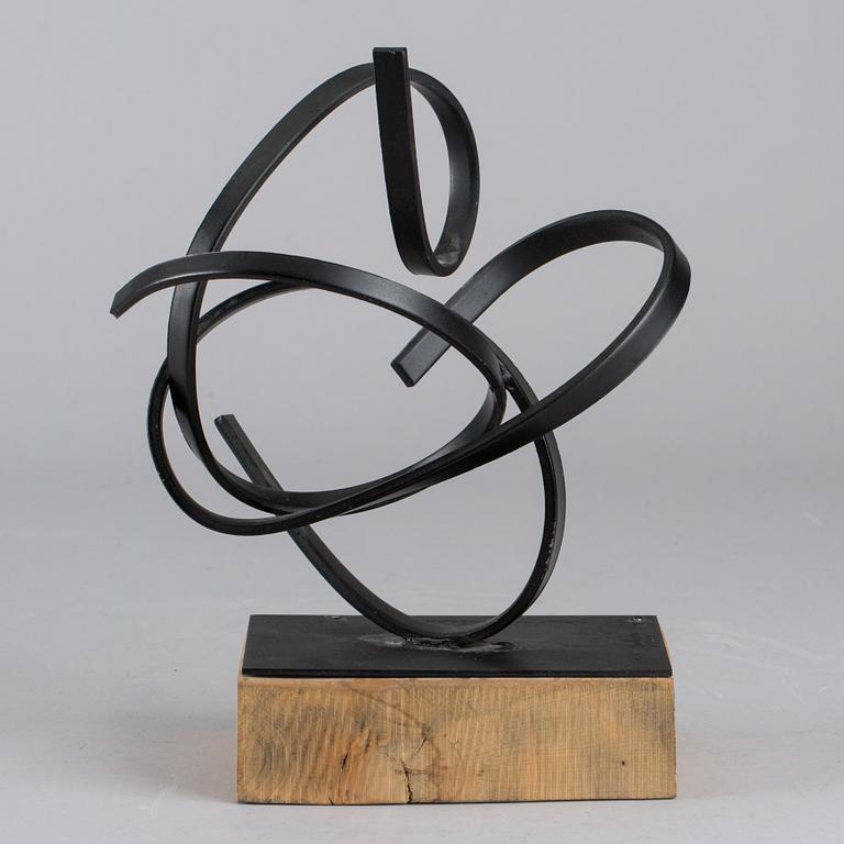 A SMALL SCULPTURE BY SVEN CARLSSON, signed and dated 1979.