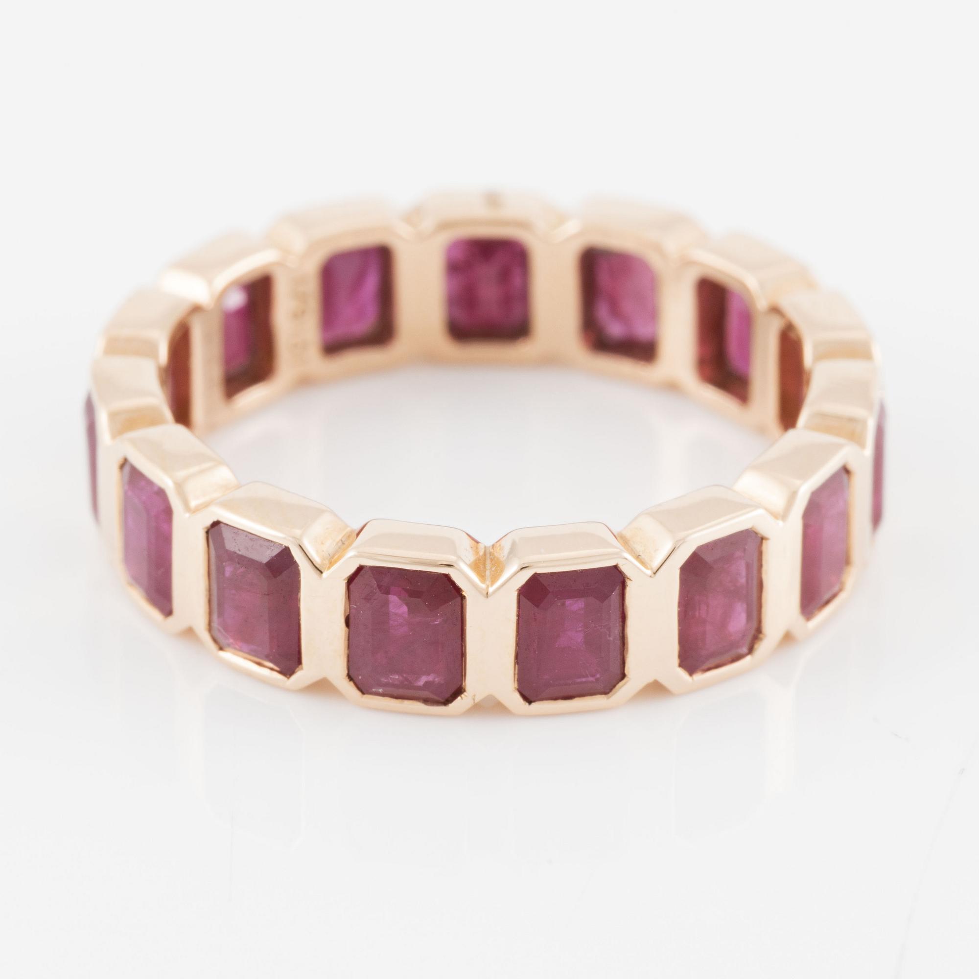 Ring, full eternity, 18K gold with rubies.