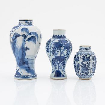 A group of three blue and white vases, Qing dynasty, Kangxi (1662-1722).