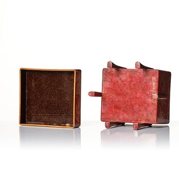 A Japanese lacquer box, Meiji period (1868-1912). Signed.