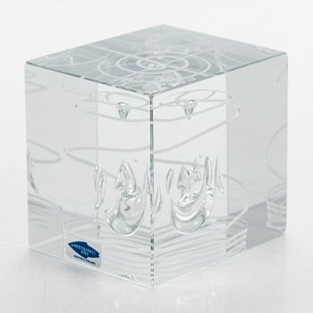 Oiva Toikka, An annual cube, signed Oiva Toikka Nuutajärvi 1987 and numbered 155/2000.