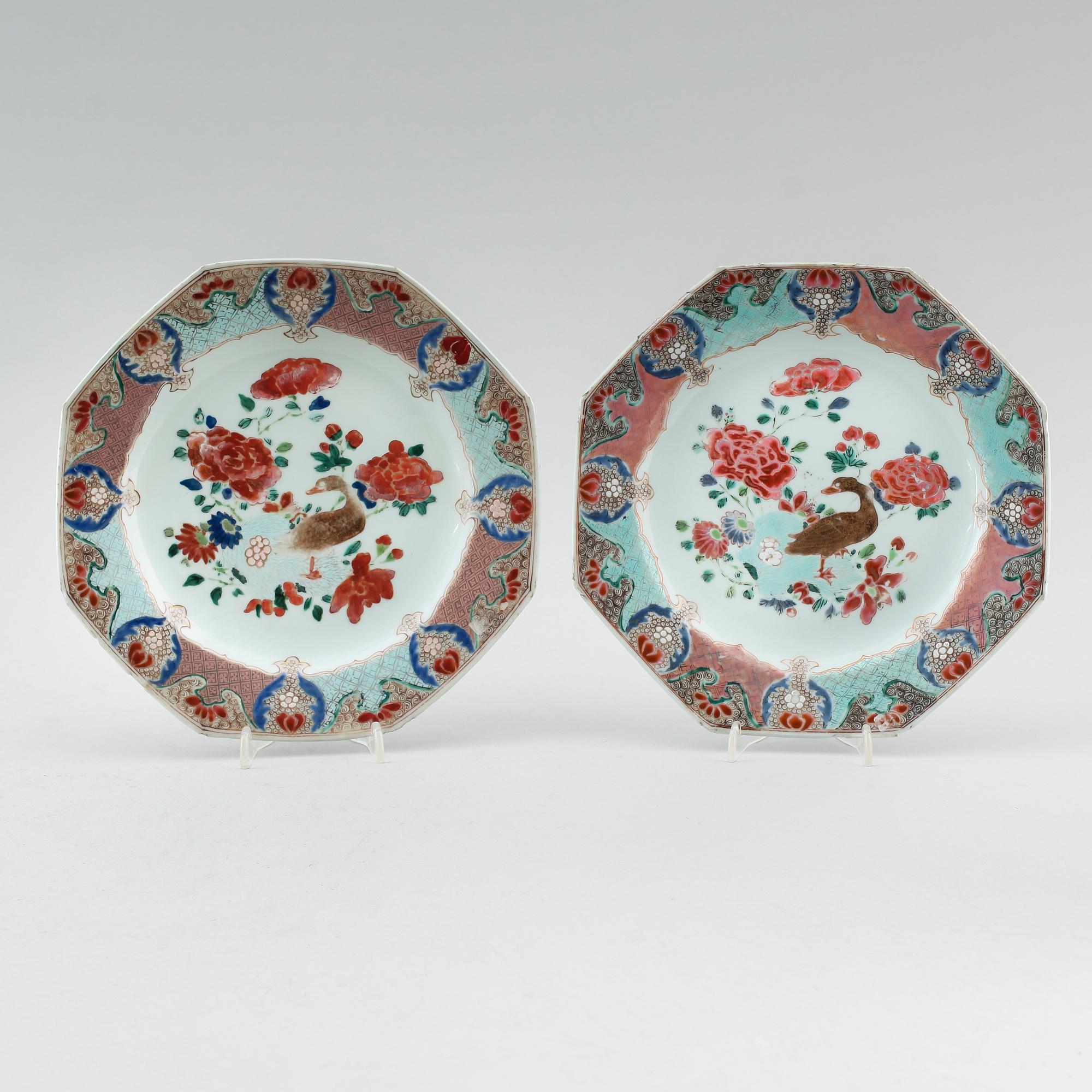 TALLRIKAR, 1 par, porslin, Kina, Qianlong 1736-1795.