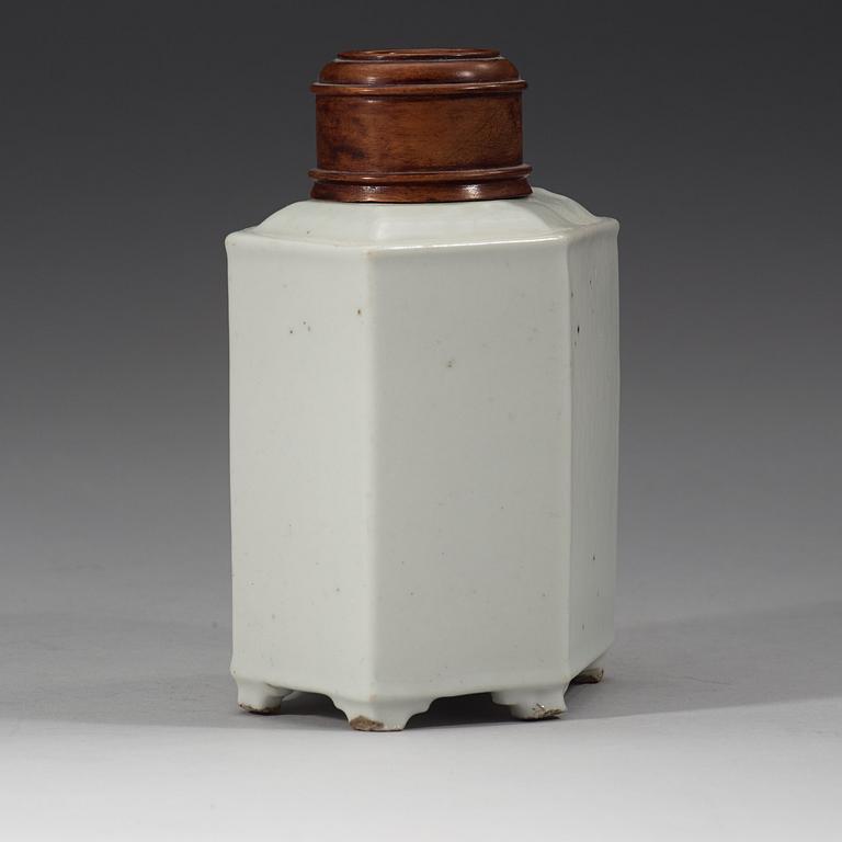 A blanc de chin tea caddie, Qing dynasty, Jiaqing (1796-1820).