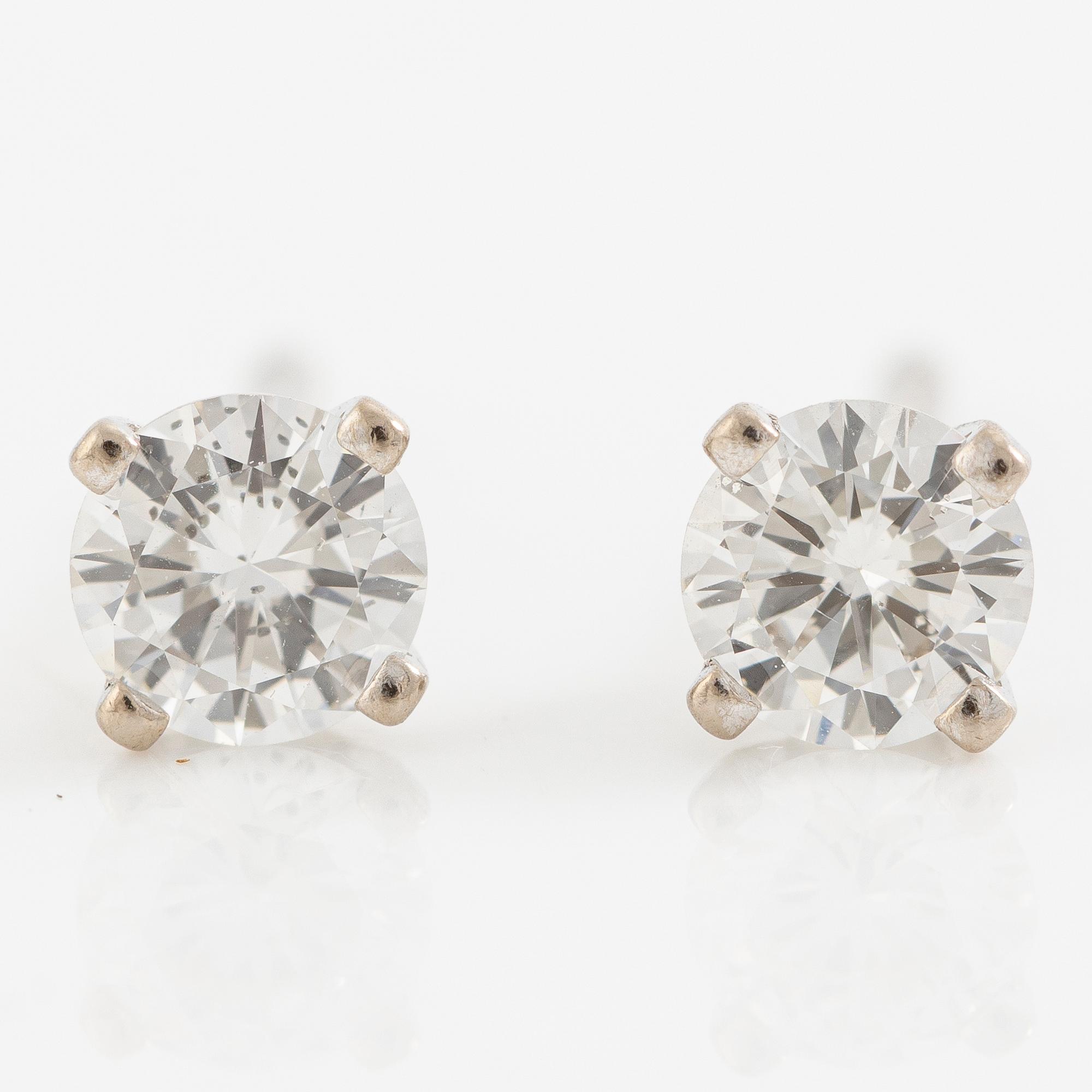 Örhängen, Strömdahls, 18K vitguld med runda briljantslipade diamanter totalt ca 0.38 ct.