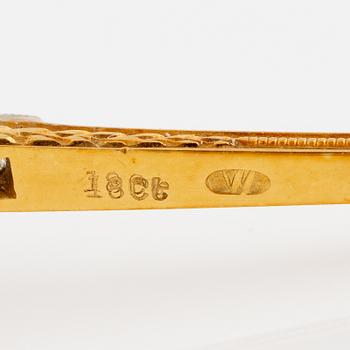 Brooch 18K gold and platinum with a half-pearl and round brilliant and rose-cut diamonds.