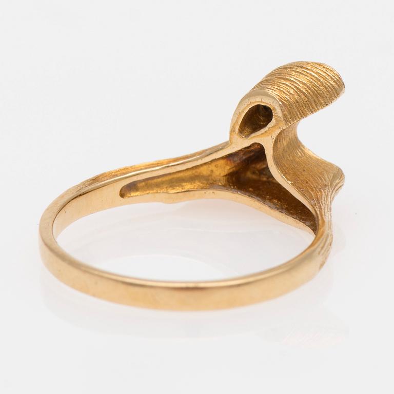 RING, "Vattendelare" Björn Weckström Lapponia. Åttkantslipade diamanter, 18K guld. 1976.