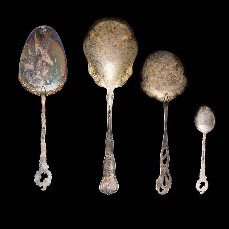 BESTICKSDELAR, 20 st, silver, Helsingfors och Riihimäki, 1949-1975. Totalvikt 390 g.