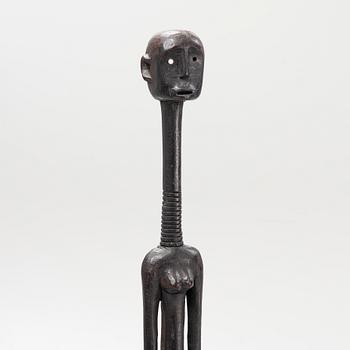 Twelve sculptures, reportedly from Makonde, Tanzania, Luba, Congo, and moore, from the second half of the 20:th century.