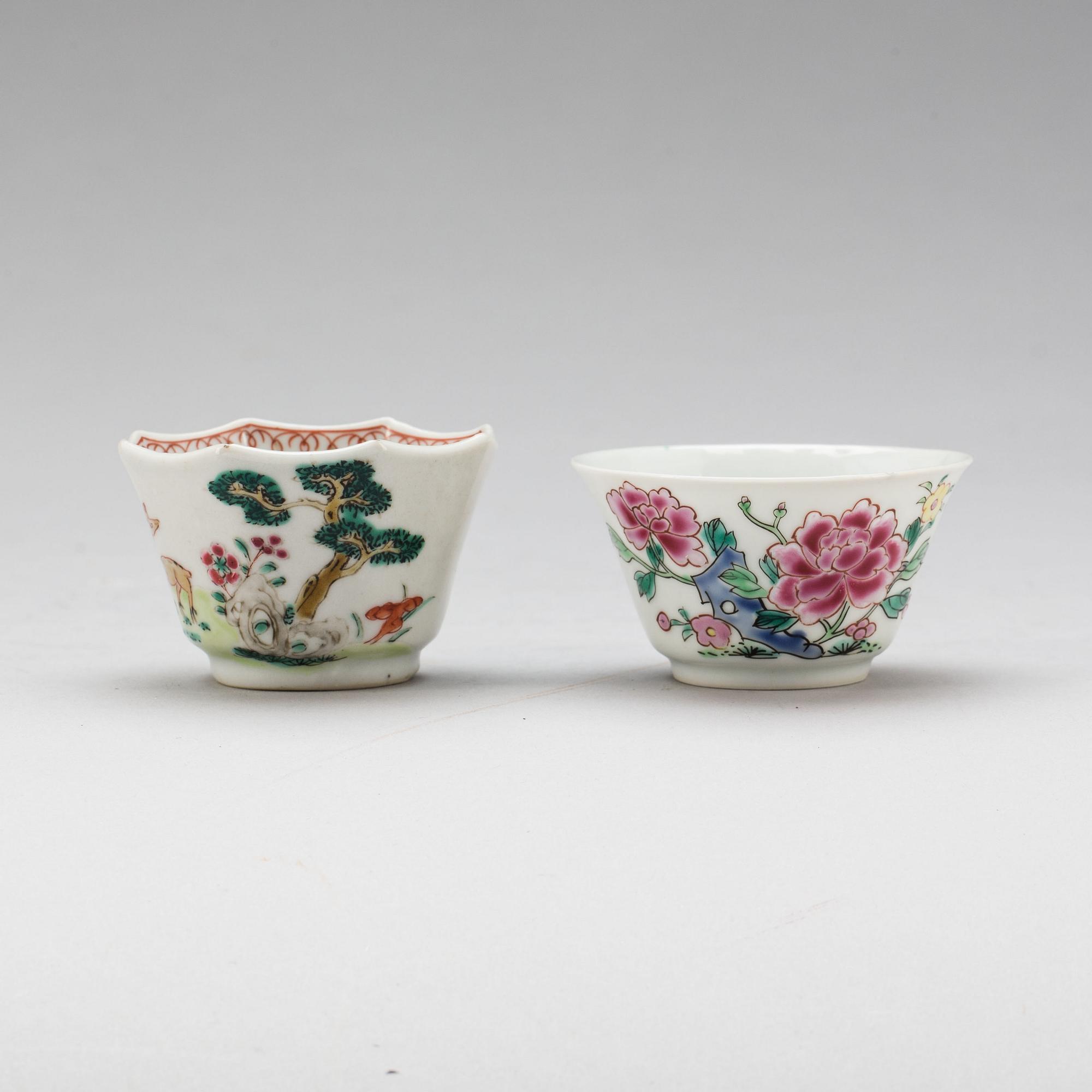 KOPPAR PÅ FAT, 2 st. Porslin, Kina, Qianlong(1736-1795).