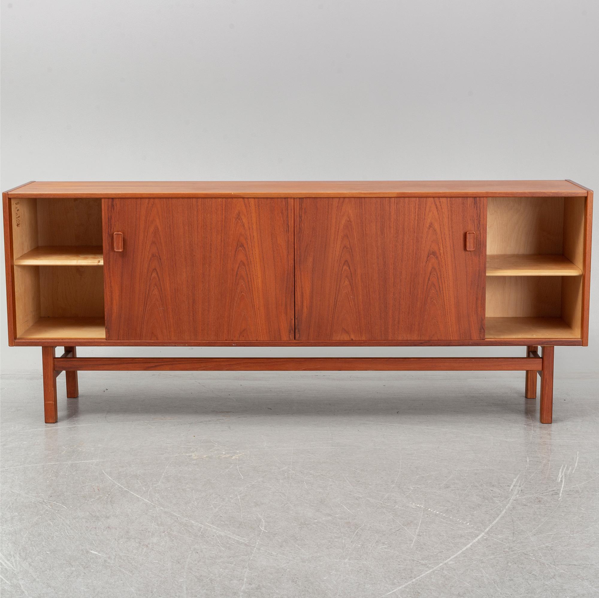 NILS JONSSON, sideboard "Arild", Troeds.
