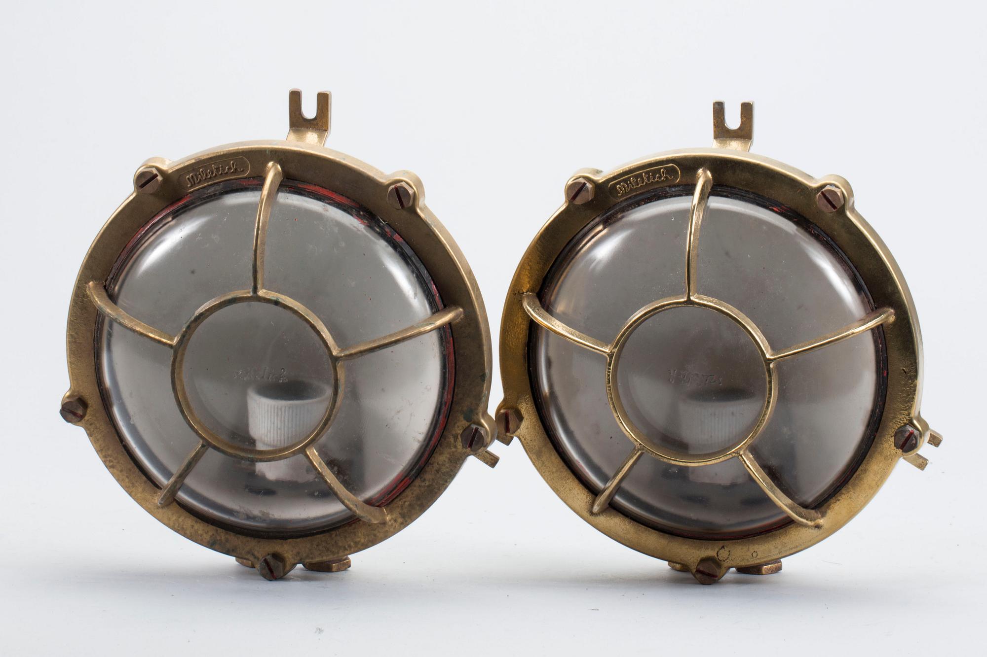 FARTYGSARMATURER, ett par.