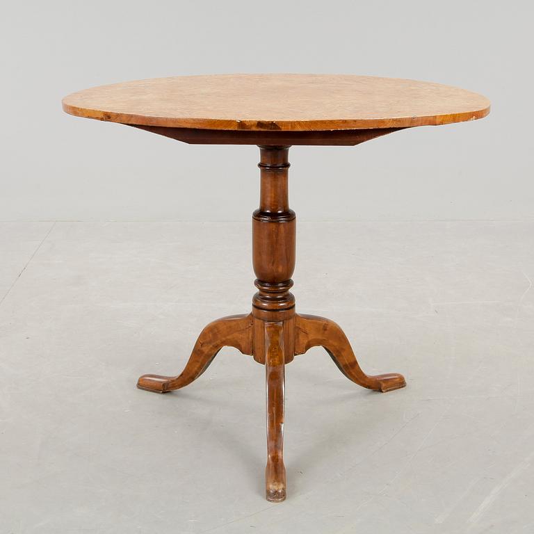 BORD, alrotsfanér, 1800-talets första hälft.