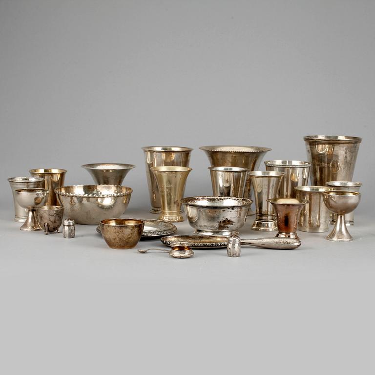 PARTI SILVER, 25 delar, bland annat K Andersson, Stockholm, 1915, total vikt ca 2258g.