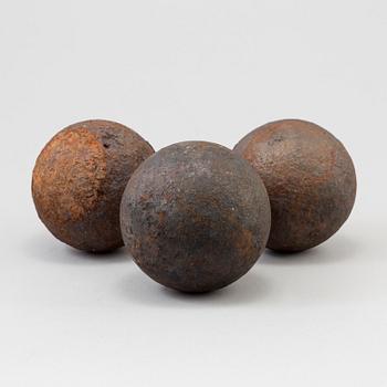 a set of three iron canon balls, 18th-/19th century.