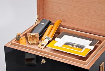 CIGARRSHATULL/HUMIDOR, Cohiba, 2000-tal.