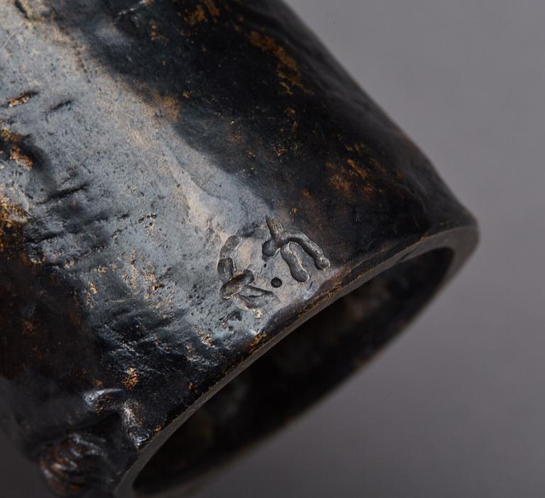 SKULPTUR, monogramsignerad, patinerad brons.