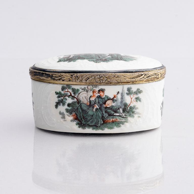 Box, porcelain, Meissen style, probably Germany 19th century.