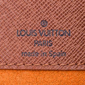 LOUIS VUITTON, a monogram canvas shoulderbag, "Musette".