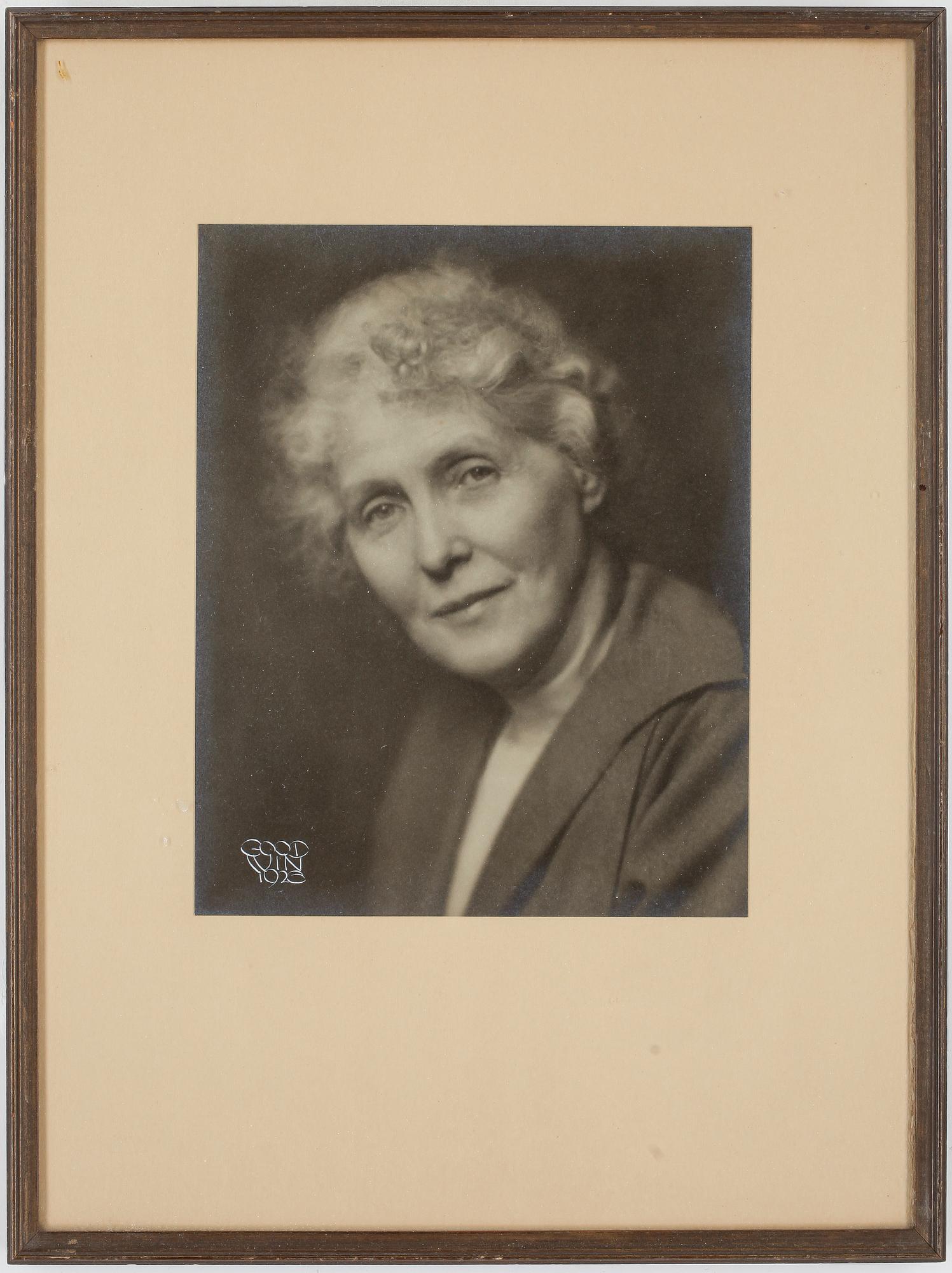 HENRY B. GOODWIN, 2 st, fotografier, signerade och daterade 1923.