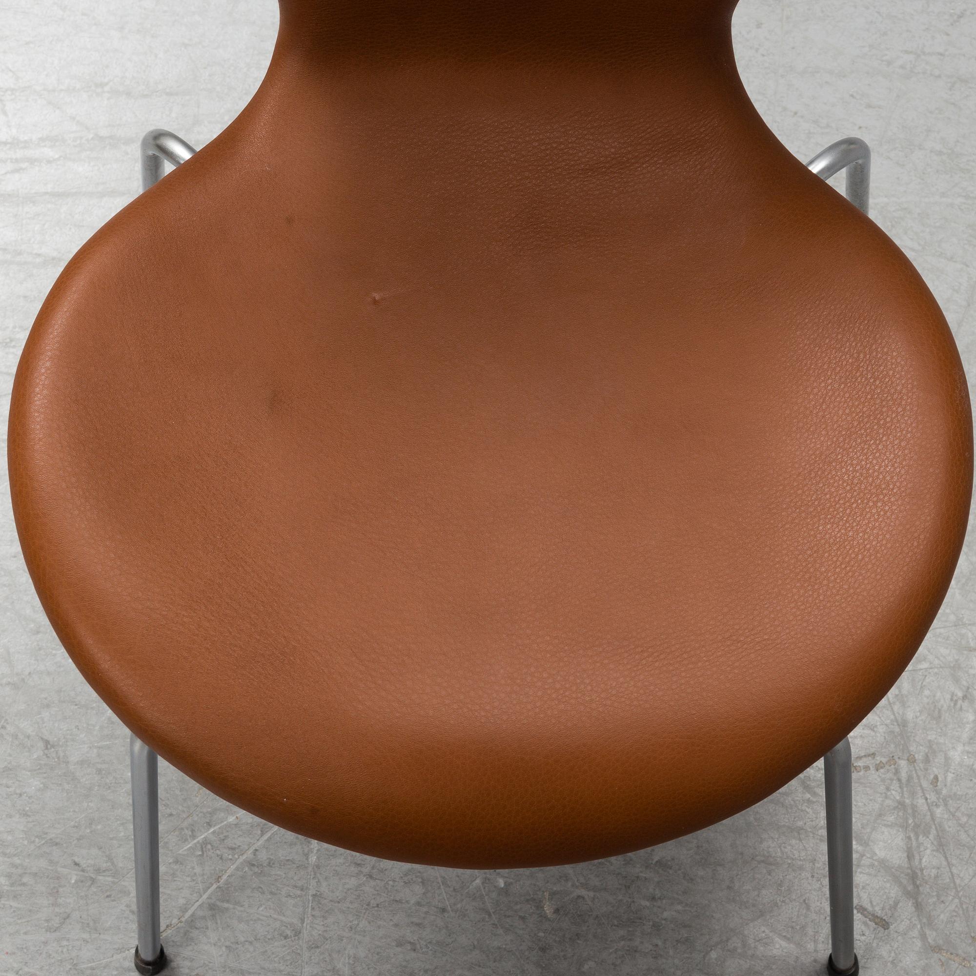 ARNE JACOBSEN, six leather 'Series 7' chairs, Fritz Hansen, Denmark.