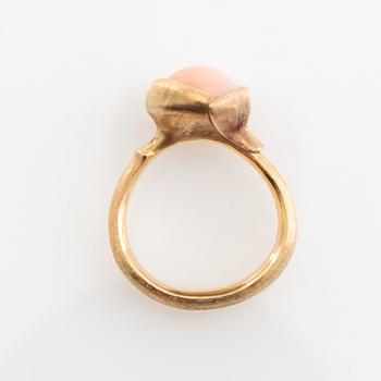 Ole Lynggaard, ring, "Lotus", 18k gold with coral.