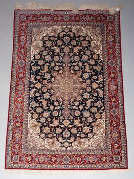 MATTA, Isfahan, delvis silke. Ca 230x151 cm.