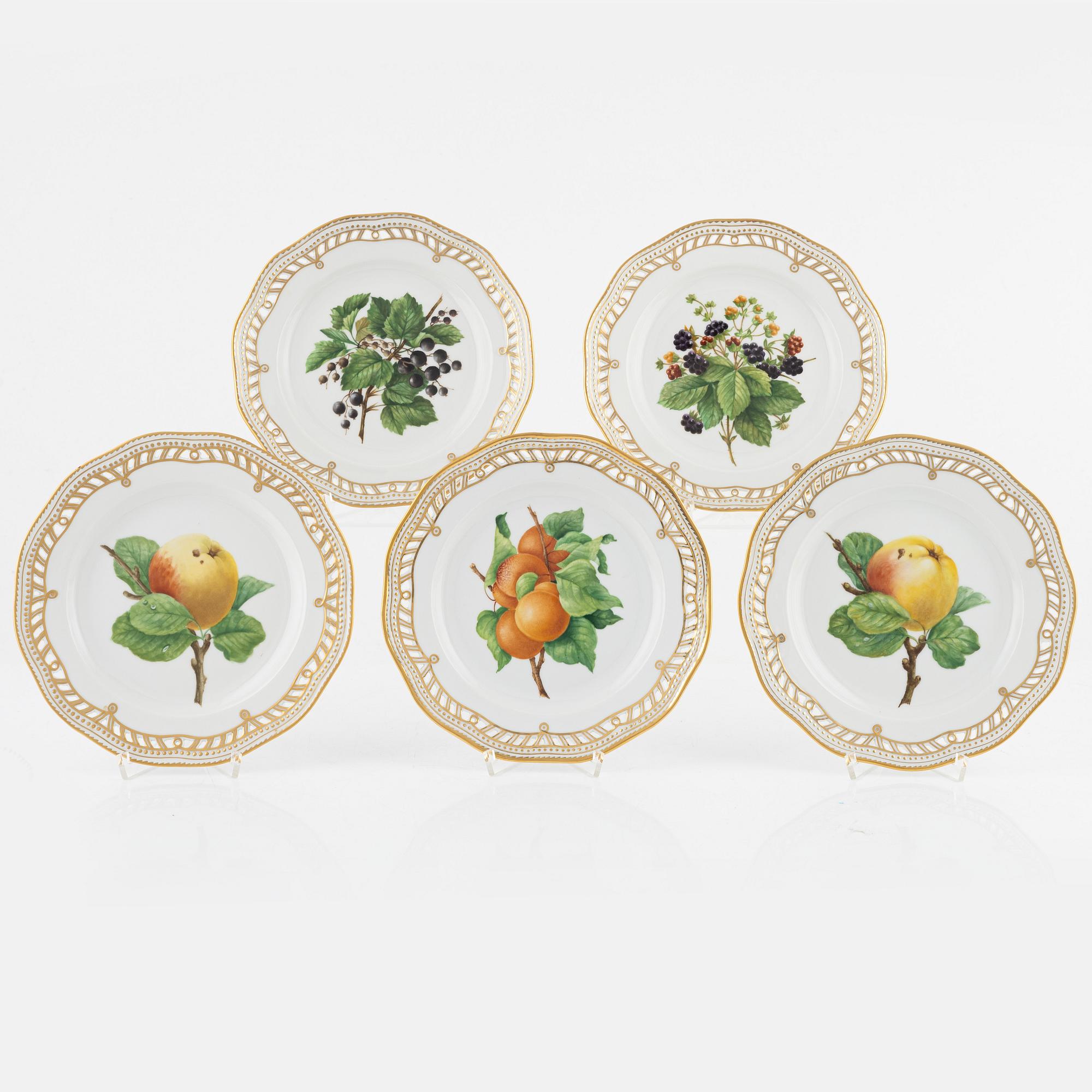 Servisdelar, 8 st, porslin, "Flora Danica" (Hausmålerai), Royal Copenhagen, Denmark.