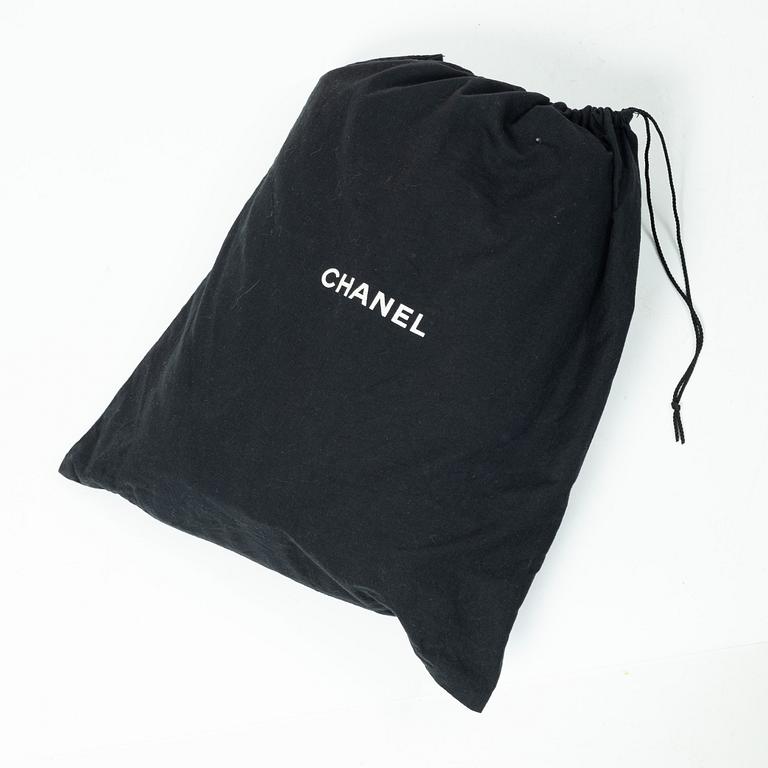 Chanel, Bag, "19 Medium Flap Bag".