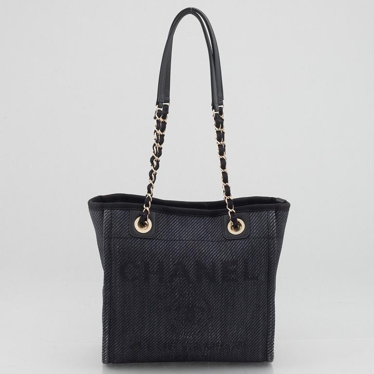 Chanel, "Deauville" Shopping tote, 2020.