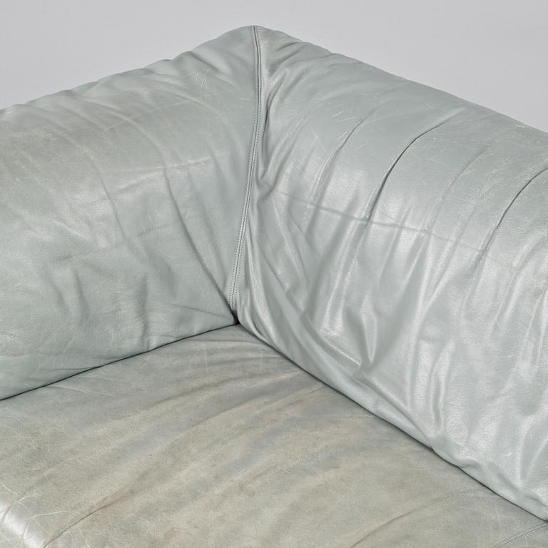 SOFFA, Etienne Aigner, 1900-talets fjärde kvartal.
