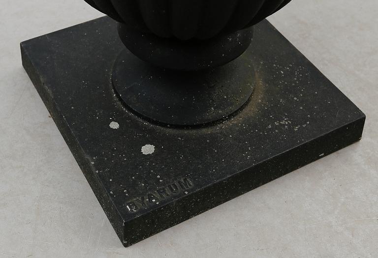 URNA SAMT AGAVE, gjutjärn och kopparplåt, Byarums Bruk samt Gysinge, modern tillverkning.