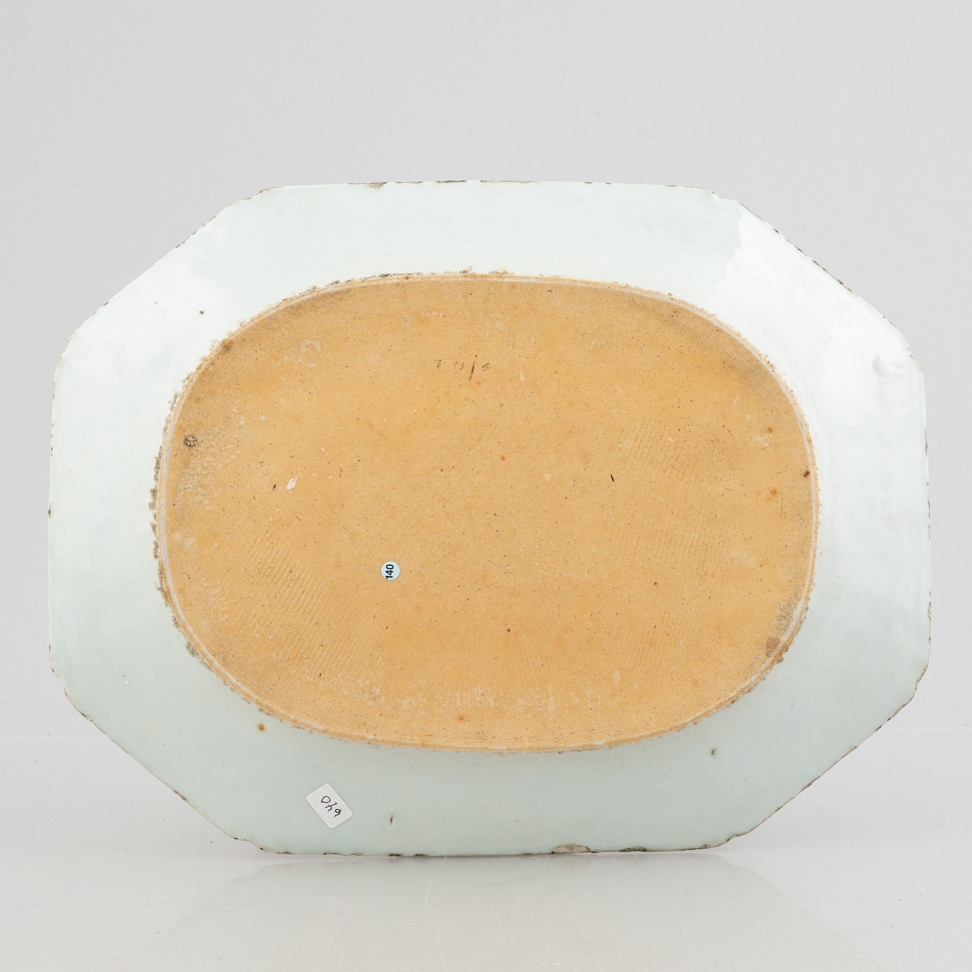 Stekfat, porslin, Qingdynastin, Qianlong (1736-95).