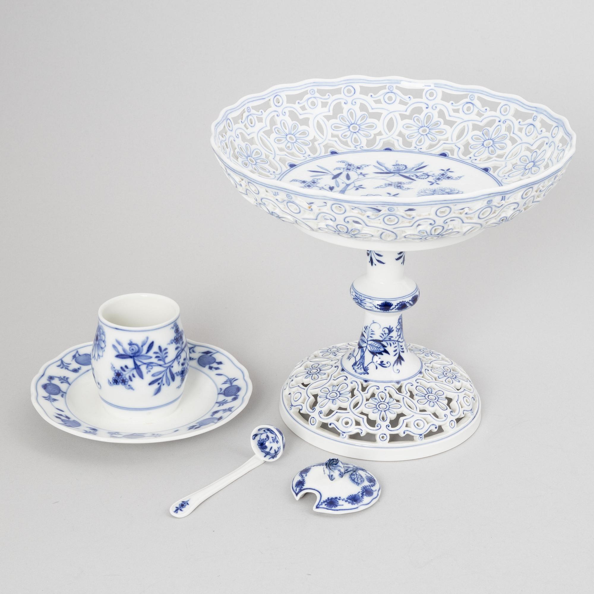 Meissen, 68 pieces of a porcelain dinner service, "Blue Onion", Germany, early 20th century.