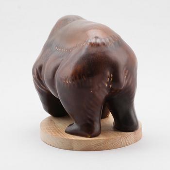 FIGURIN, stengods. Gunnar Nylund, Rörstrand, mongramsignerad, 1900-talets andra hälft.