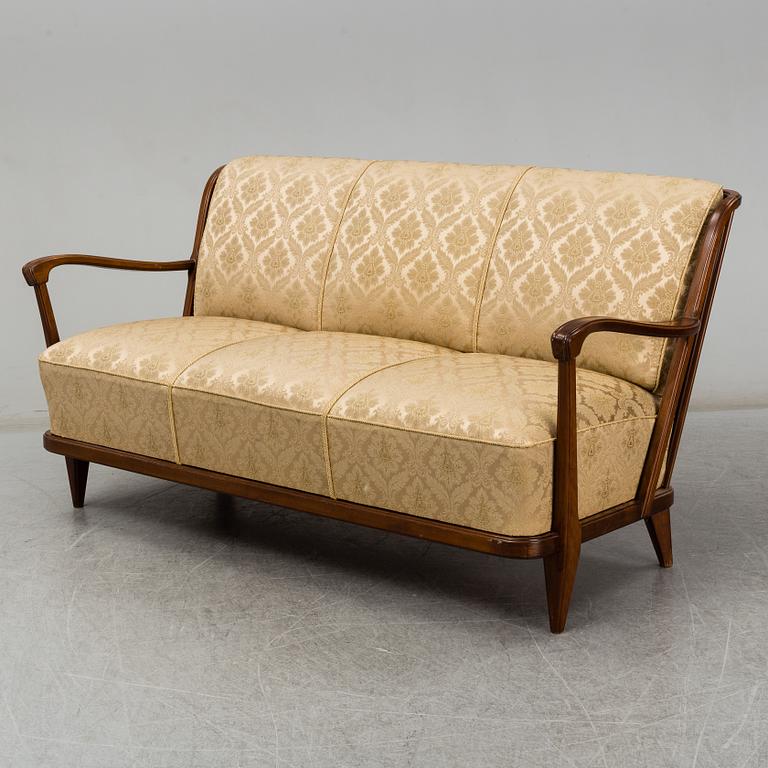 A sofa deisgned by Svante Skogh for Förenade Möbelfabriken in Linköping in the 1940s.