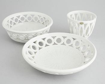 A pair of stoneware bowls, "Olympia", and a flower pot by Gunnar Nylund, Rörstrand, second half of the 20th century.