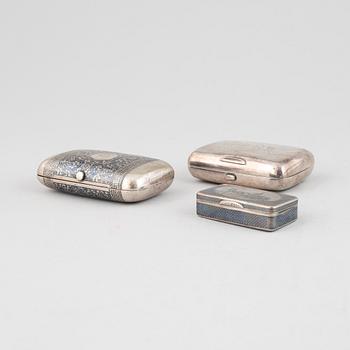 Two Russian 19th century silver and niello boxes and a silver purse, Moscow and St. Petersburg.