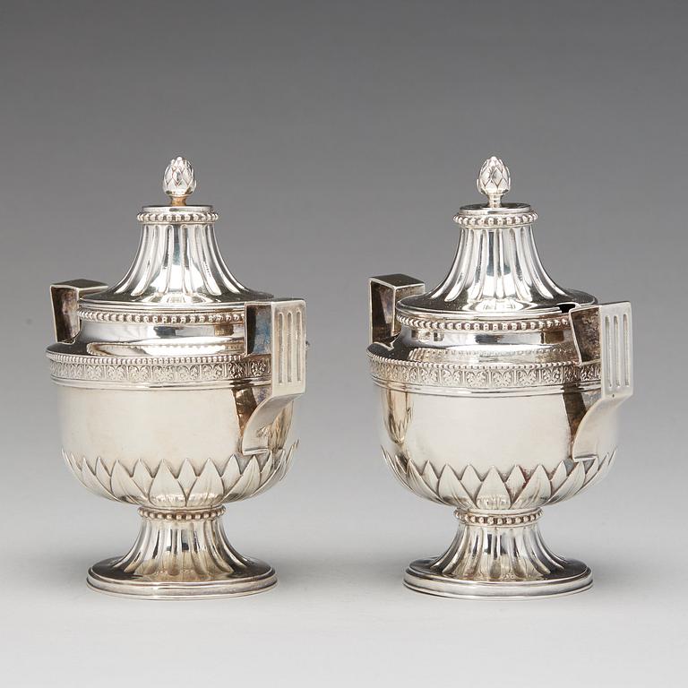 Wilhelm Smedberg, sockerskålar, ett par, silver, Karlstad (verksam 1777-1810). Gustavianska.