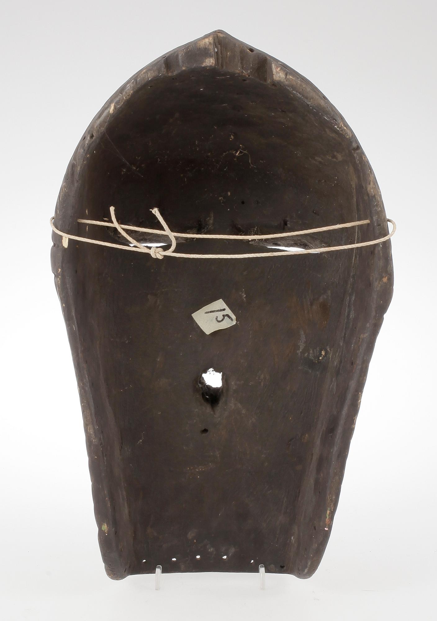 MASK, skuret trä, Afrika, omkring 19000-talets mitt.