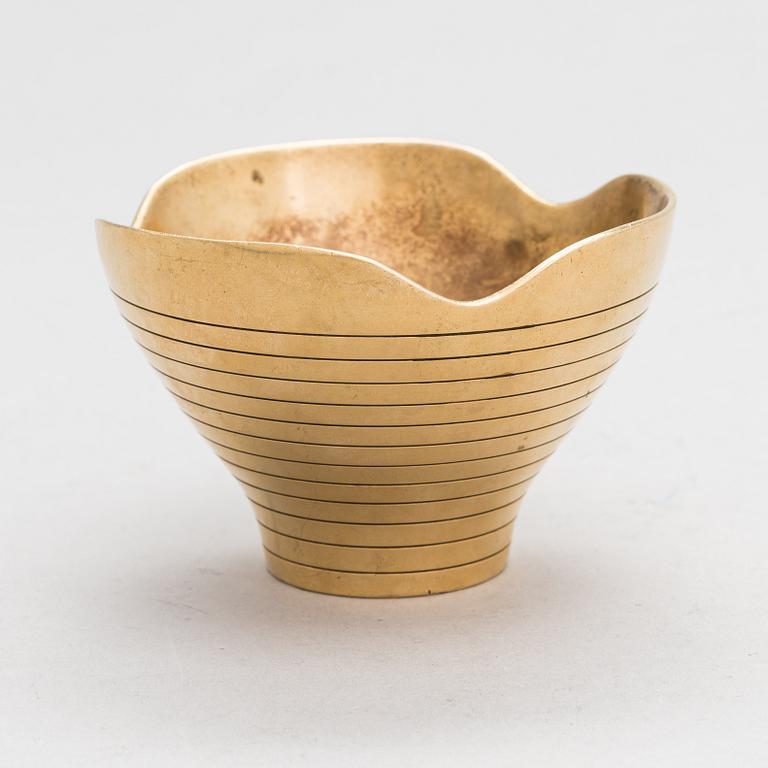 Paavo Tynell, a bronze bowl for Taito.