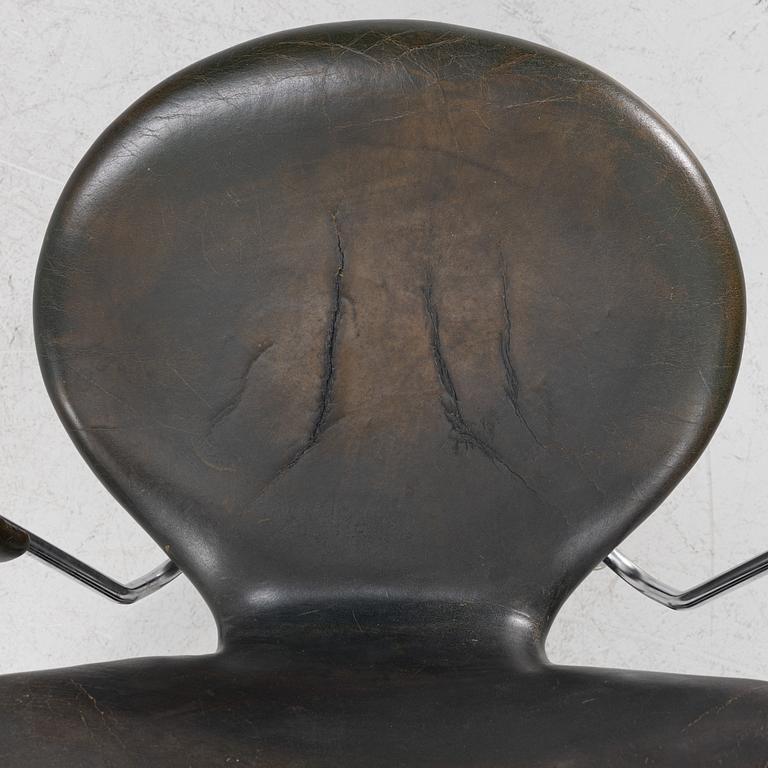 Arne Jacobsen, a 'Sjuan' swivel chair, Fritz Hansen, Denmark 1970.