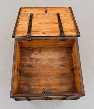 SKRIN PÅ BENSTÄLLNING, 1700- och 1900-tal.