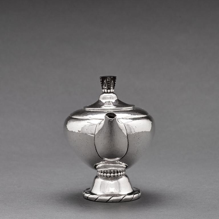 Georg Jensen, a 4 pieces coffee and tea service, Copenhagen 1915-19, 830/1000 silver. Design nr 88.