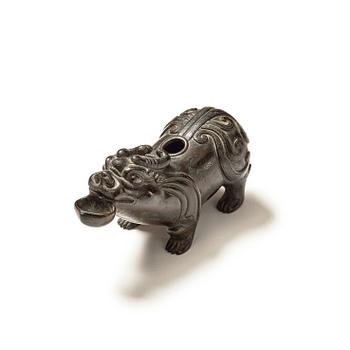 A bronze vessel in the shape of a mythical creature, late Ming dynasty/early Qing dynasty.