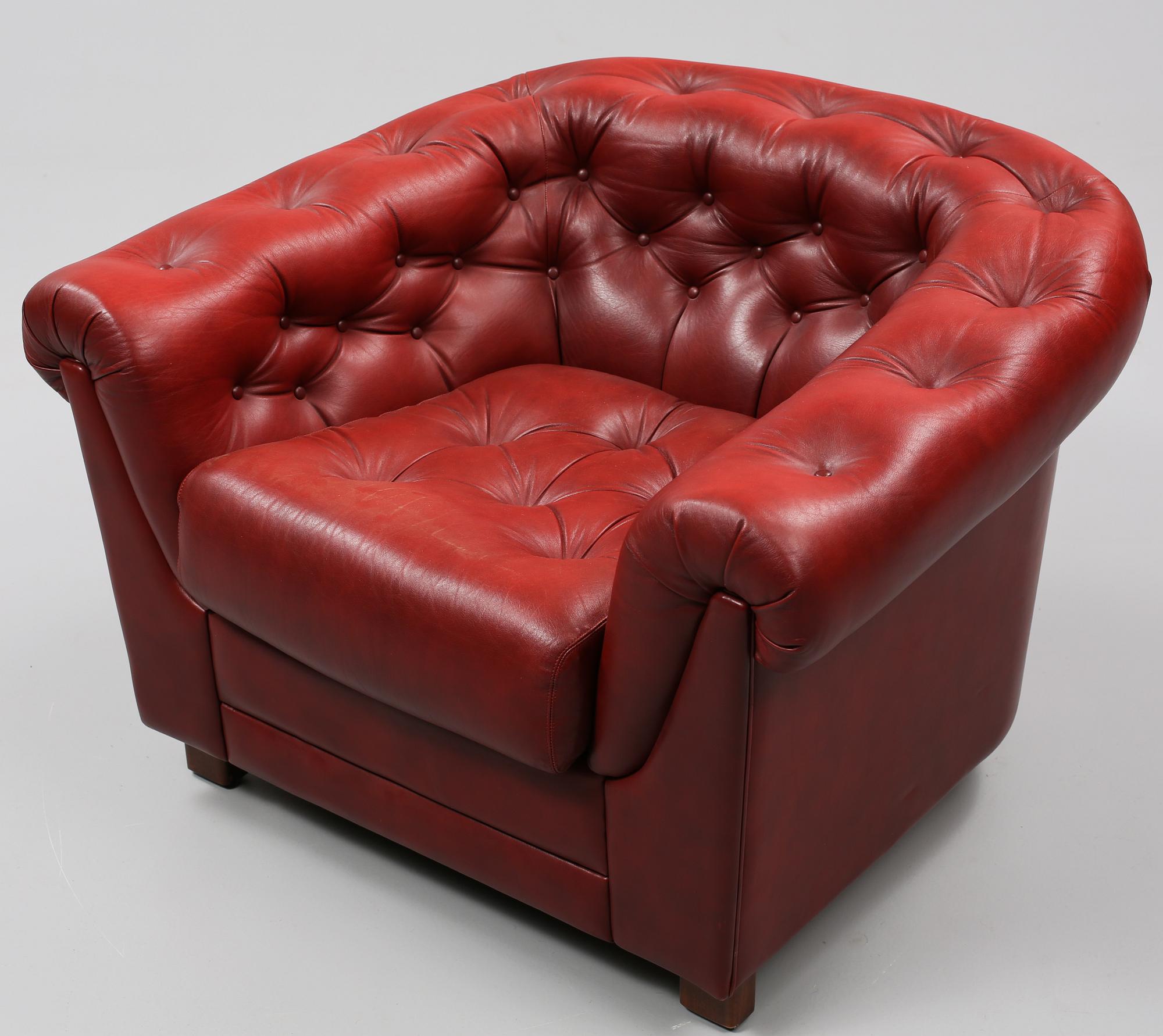 FÅTÖLJ, Chesterfield-typ, 1900-talets andra hälft.