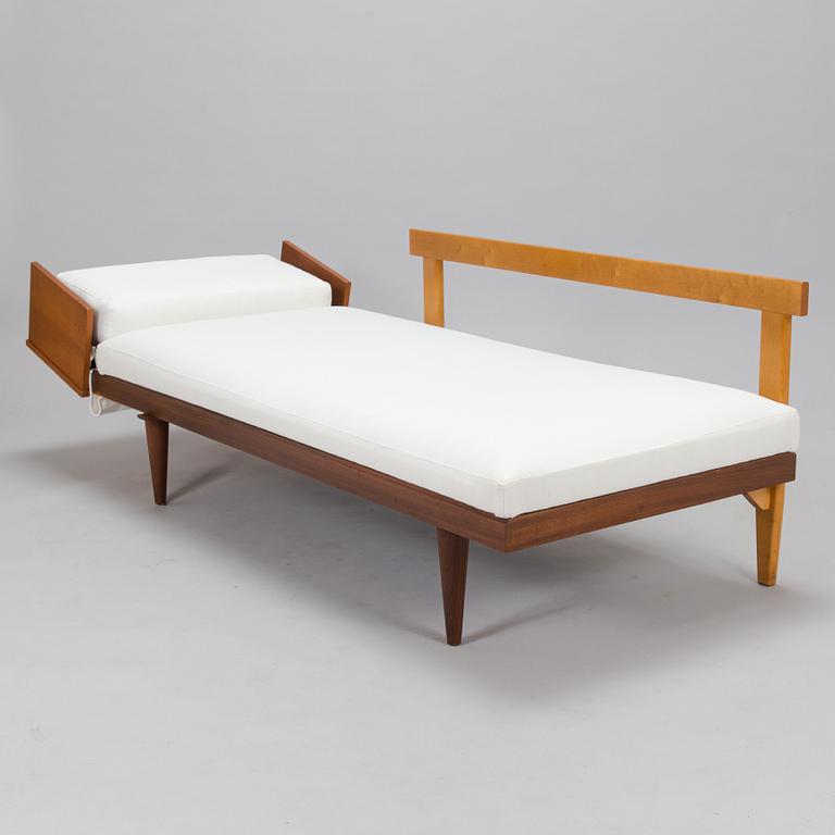 Haldor Vik & Ingmar Relling, a 'Svane' sofa, from the Svane-series, Ekornes Fabrikker A/S, Norge, circa 1970.