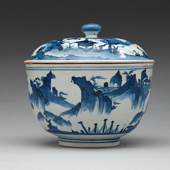 SKÅL med LOCK, porslin. Japan, omkring 1700.