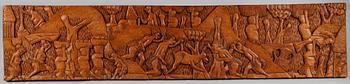 VÄGGRELIEF, trä, skuren dekor. L 200. H 43.